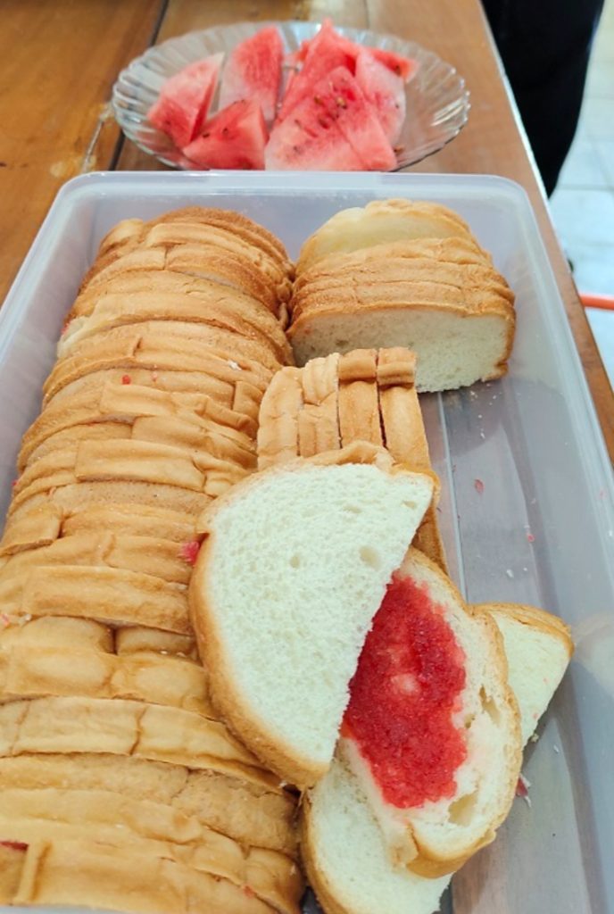 Roti dan selai kulit semangka